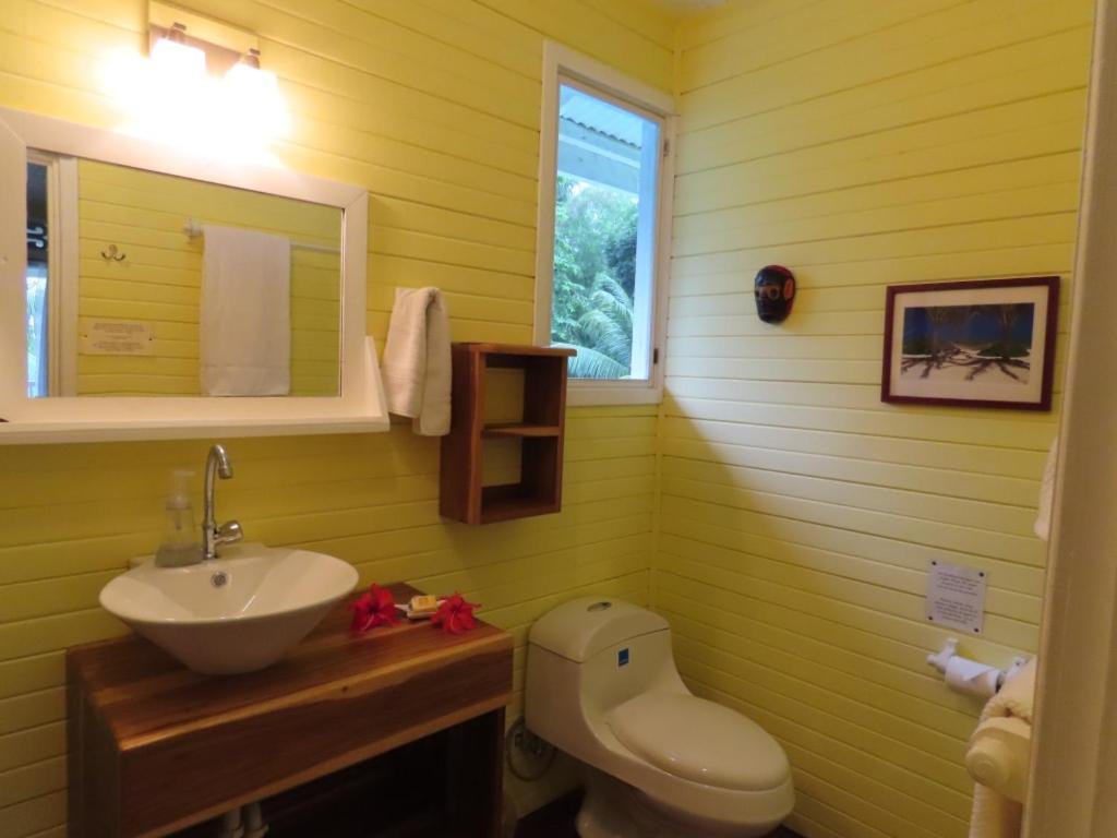 Sand Dollar Beach Bed & Breakfast Bocas del Toro Exteriör bild