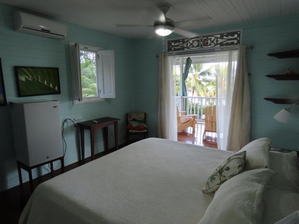 Sand Dollar Beach Bed & Breakfast Bocas del Toro Exteriör bild