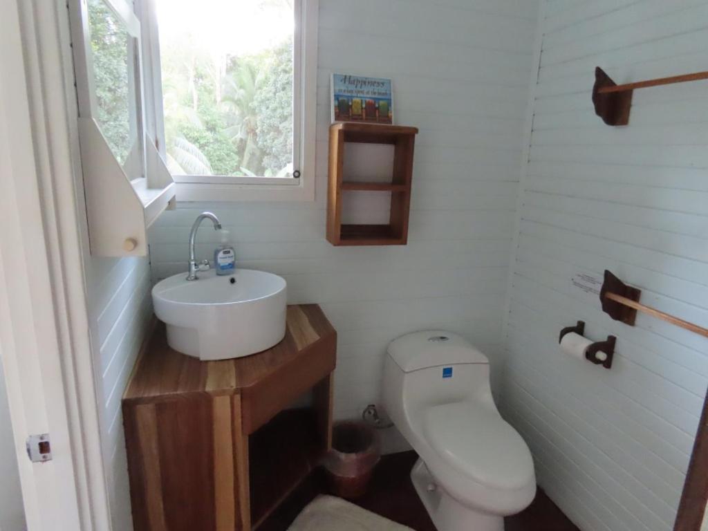 Sand Dollar Beach Bed & Breakfast Bocas del Toro Exteriör bild