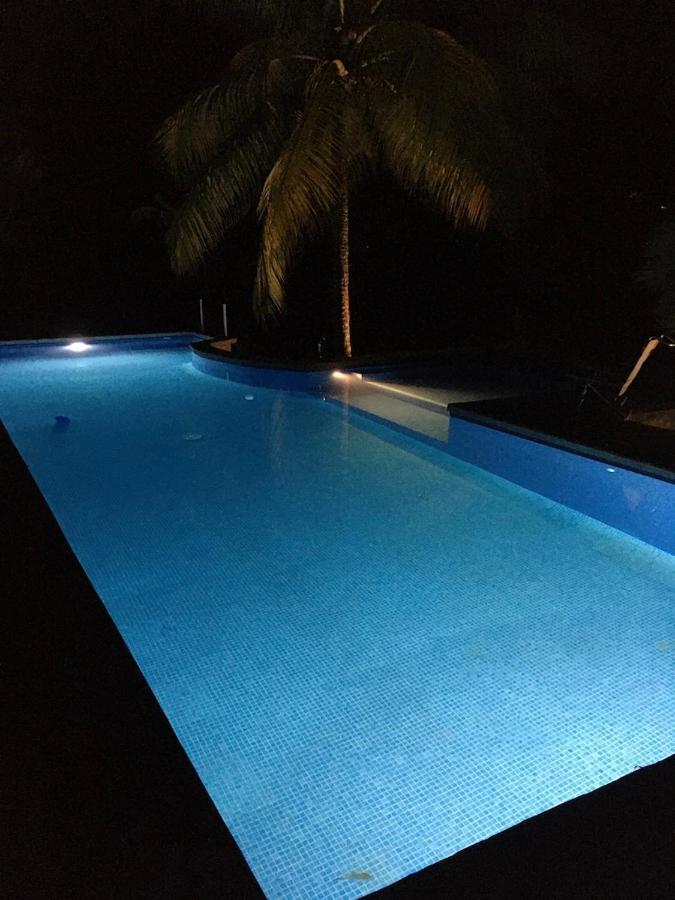 Sand Dollar Beach Bed & Breakfast Bocas del Toro Exteriör bild